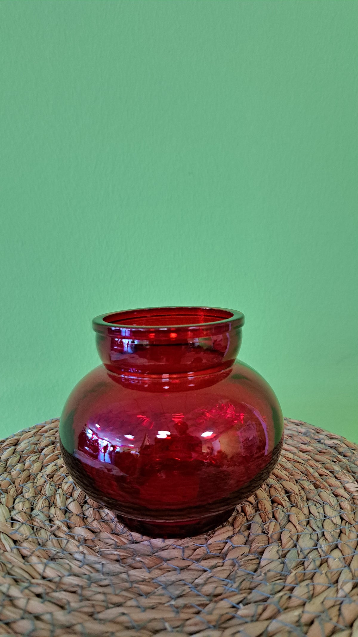 Rubin Glasvase - Runde Designvase aus rotem Glas